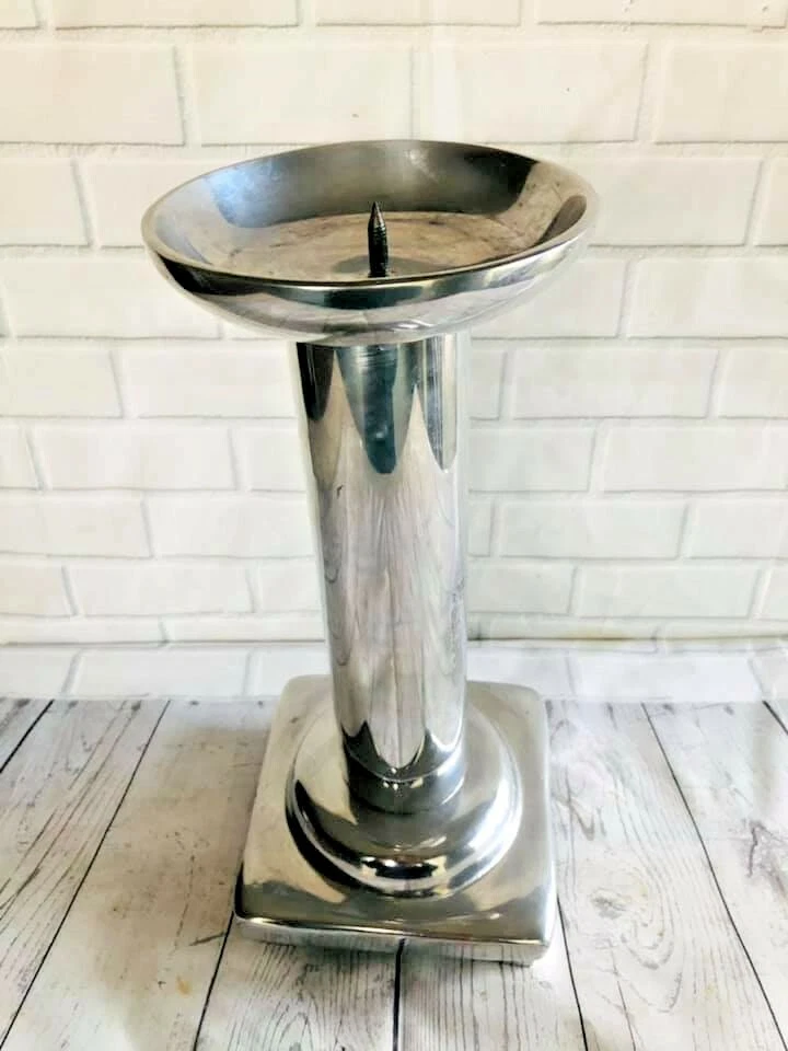 Soporte para candelabro de pilar de metal plateado de aluminio pulido Foto 3 de 4