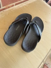 Vionic Black Thong Sandals Size 10