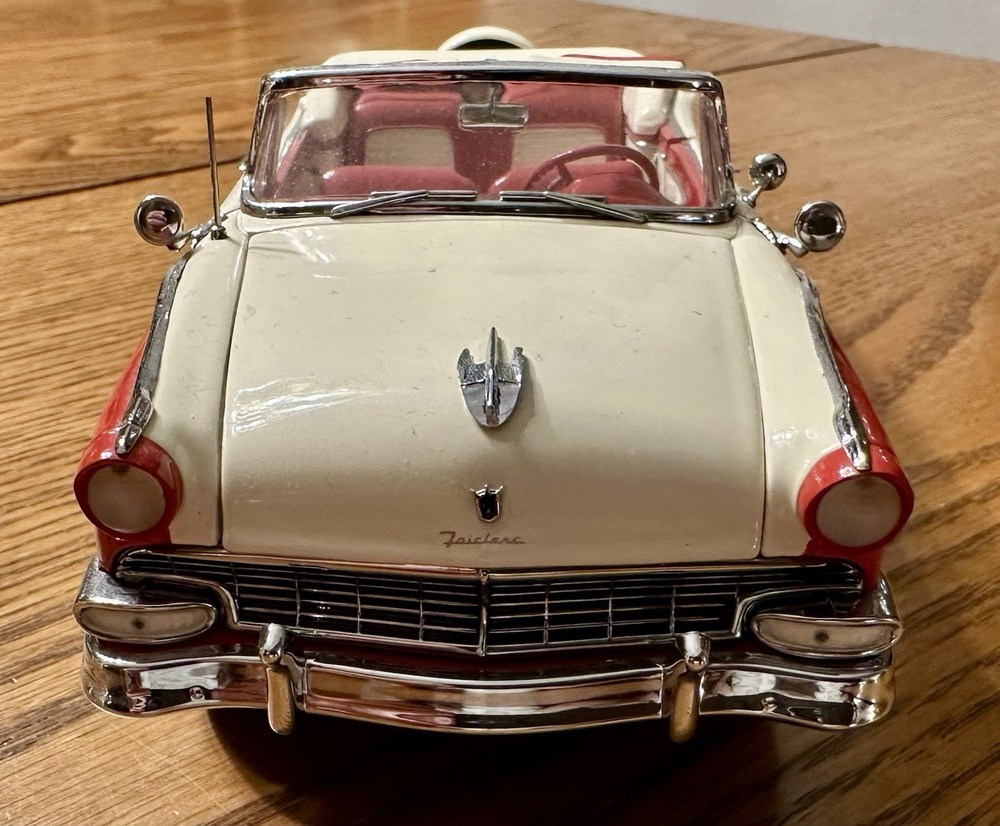 1956 Ford Sunliner Red White 1/24 Diecast Car by Danbury Mint with Box