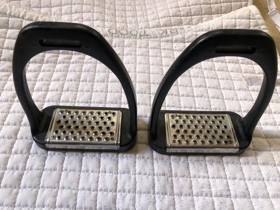 Shires Lightweight Plastic Cheese Grater Stirrup Irons Metal Treads