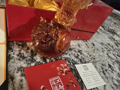 Vintage Liuligongfang Glassware - Amber Figurine "Right Time Right Place" - Picture 8 of 23