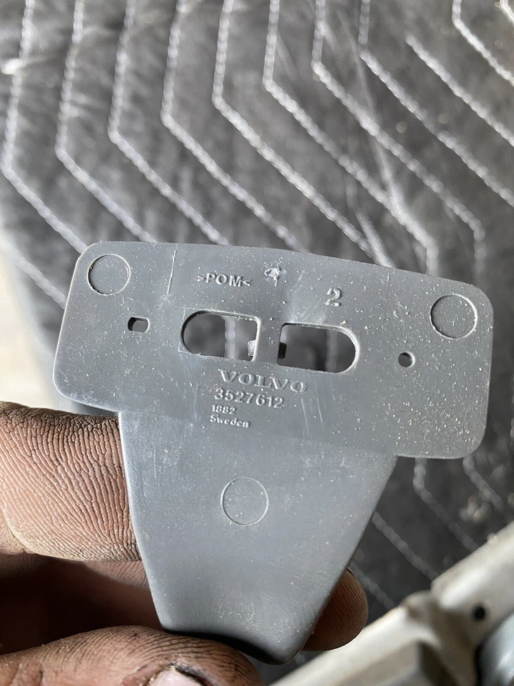 Par de ganchos grises para mango de agarre superior Volvo 740 760 940 960 3527612 OEM #2200E Foto 4 de 4