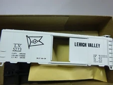 - #898 HO ATHEARN CAR KIT - LEHIGH VALLEY  40' FLAG BOX CAR