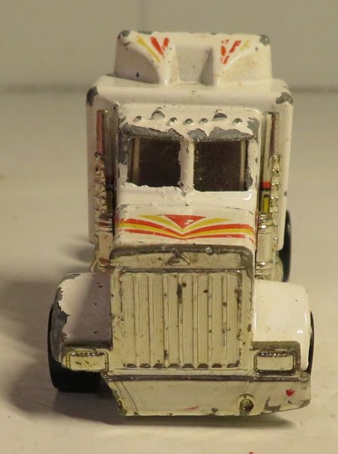Hot Wheels Long Shot Kenworth 1982 # 3921 White 1982 Hong Kong Base 1/64 Diecast - Picture 3 of 19