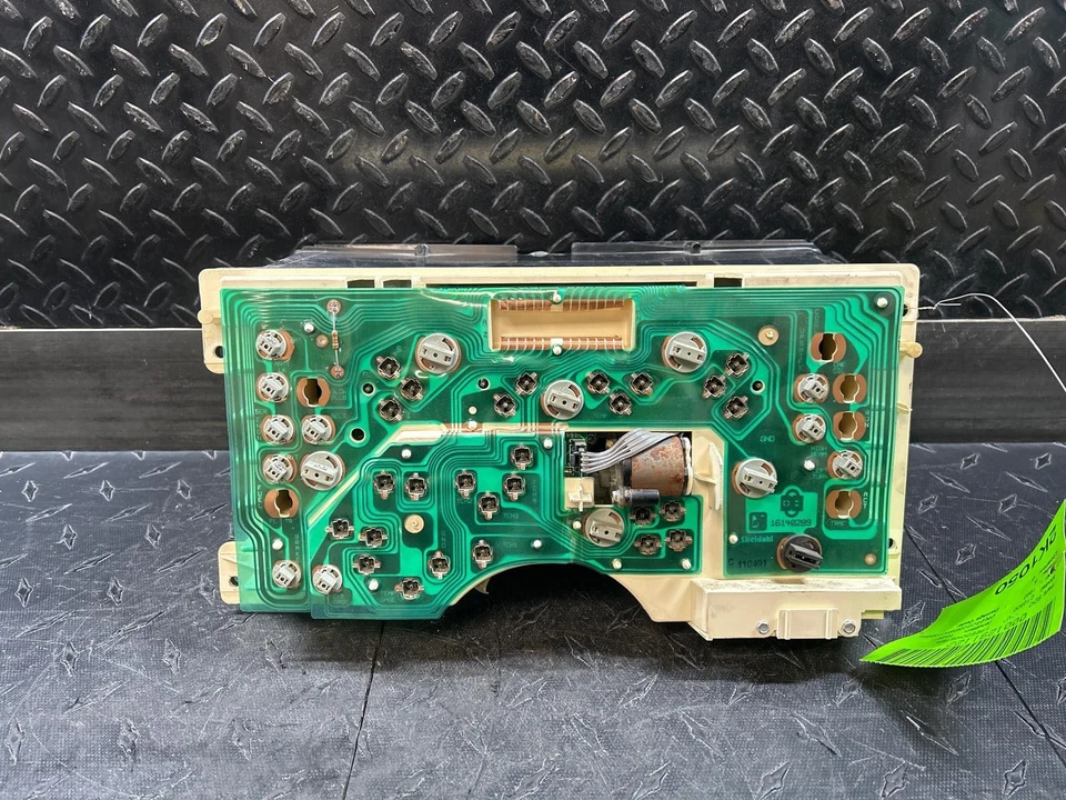 92-93 CT2500 Speedometer gas tach ID 16140105 (cluster) 104K - Изображение 3 из 4