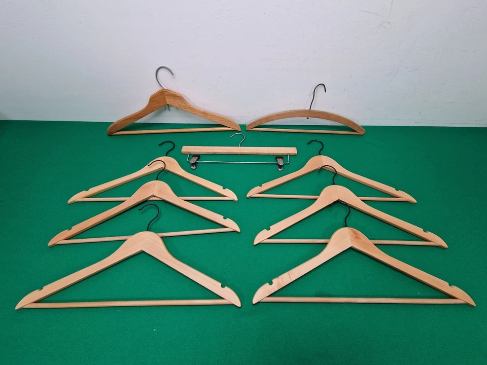 Restposten 9 Kleiderbügel aus Naturholz Konvolut
