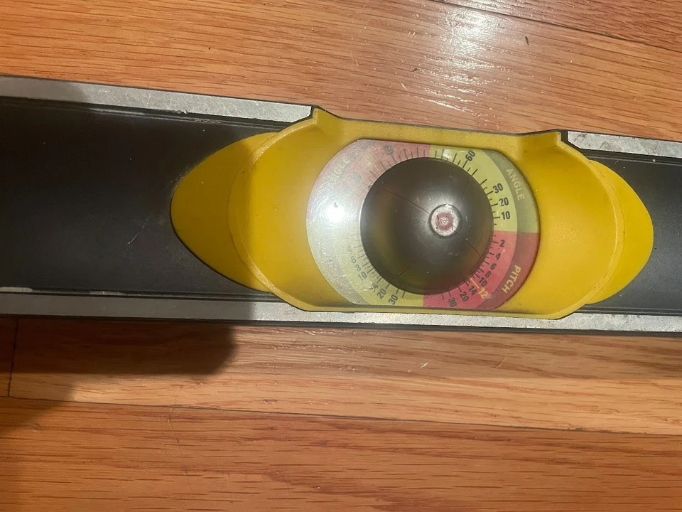 C.H. Hanson 24” Magnetic Aluminum Level – Heavy Duty – Yellow/Black - Image 2 of 4