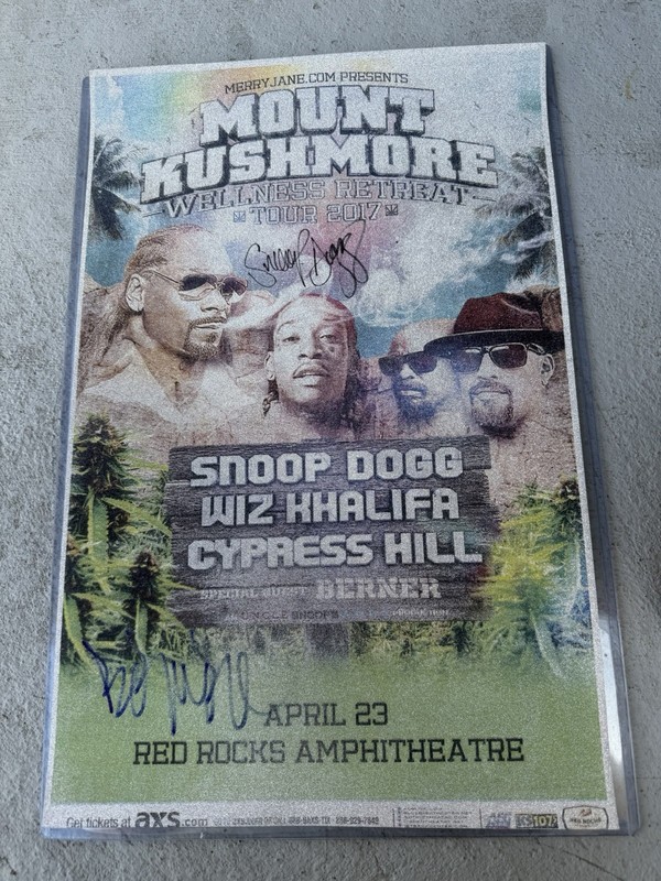 2017 TOUR MOUNT RUSHMORE RED ROCKS SNOOP DOGG & OTHER SIGNED AUTOGRAPH AUTHENTIC