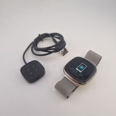 Fitbit Sense Fitnesstracker mit Ladegerät - gebraucht - getestet funktioniert 