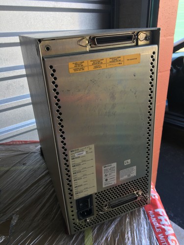 HP C3023T SCSI SE 50-pin Mini Tower w/ 2 x 1.3GB disk drives - Picture 2 of 2