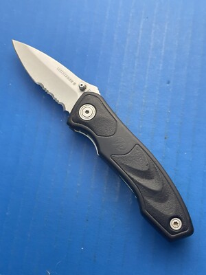 Leatherman C301 Pocket Knife with Clip Combo Blade Liner Lock