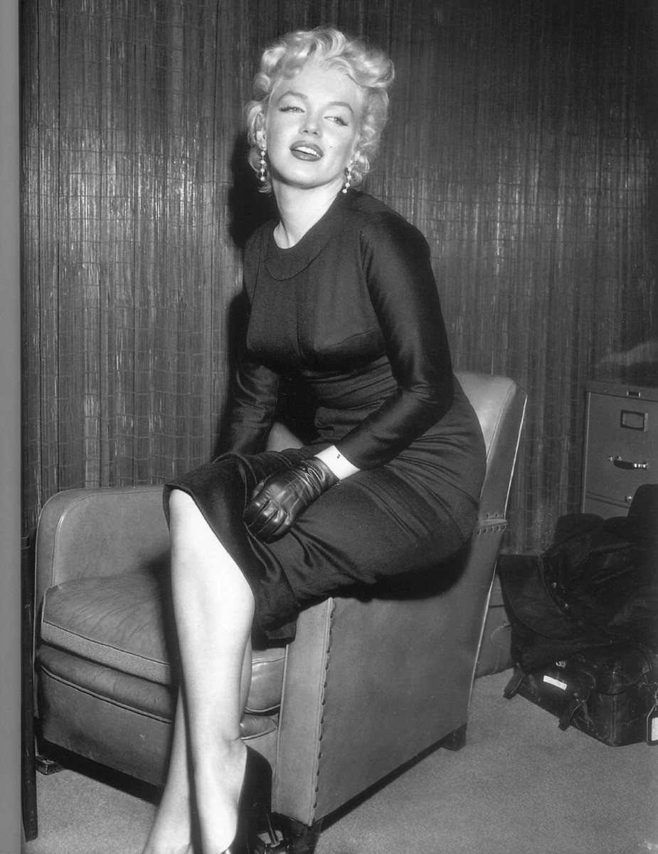 MARILYN MONROE 8x10 PICTURE TIGHT BLACK DRESS PHOTO