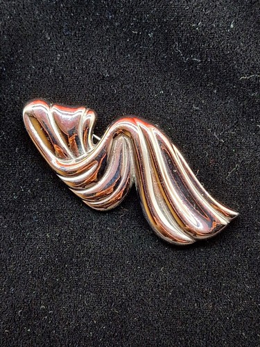 Vintage Abstract Ribbon Look Brooch Pin Silver Tone Pin 2 3/4" long. - Picture 10 of 11