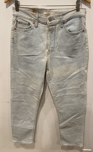 NWT Levi's Premium Wedgie Straight Fit Light Wash Size 31 x 28 - Picture 7 of 7