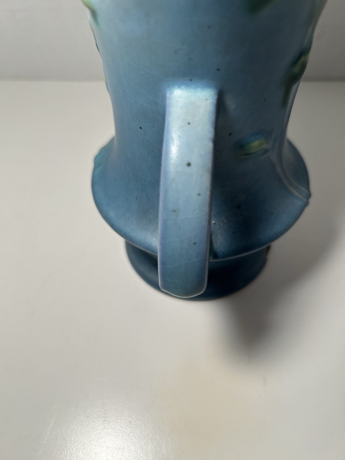 Roseville Columbine Handled Vase Blue Molded Blossoms Thin Stems USA  16-7