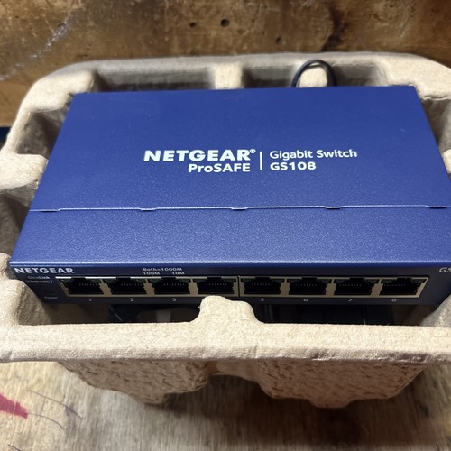 Netgear GS108 8 Port Gigabyte Unmanaged Network Switch - Picture 2 of 4