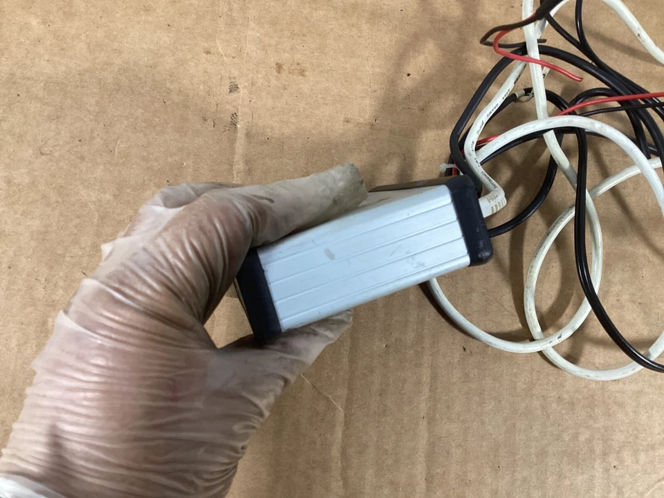 Porsche Cayenne 2008-2010 navegación-TV módulo de interfaz de cámara de reversa OEM. Foto 3 de 4