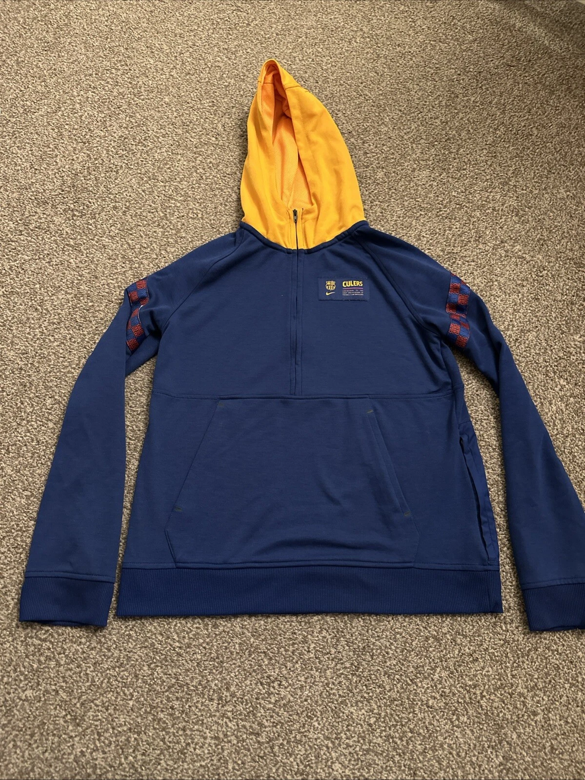 Barcelona Travel Fleece Quarter Zip Pullover Hoodie Size XL (small Sizing)
