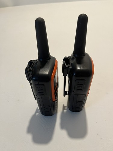 Midland Xtalker t51x3vp3 two way radio 2 pack with charger used - Zdjęcie 3 z 6