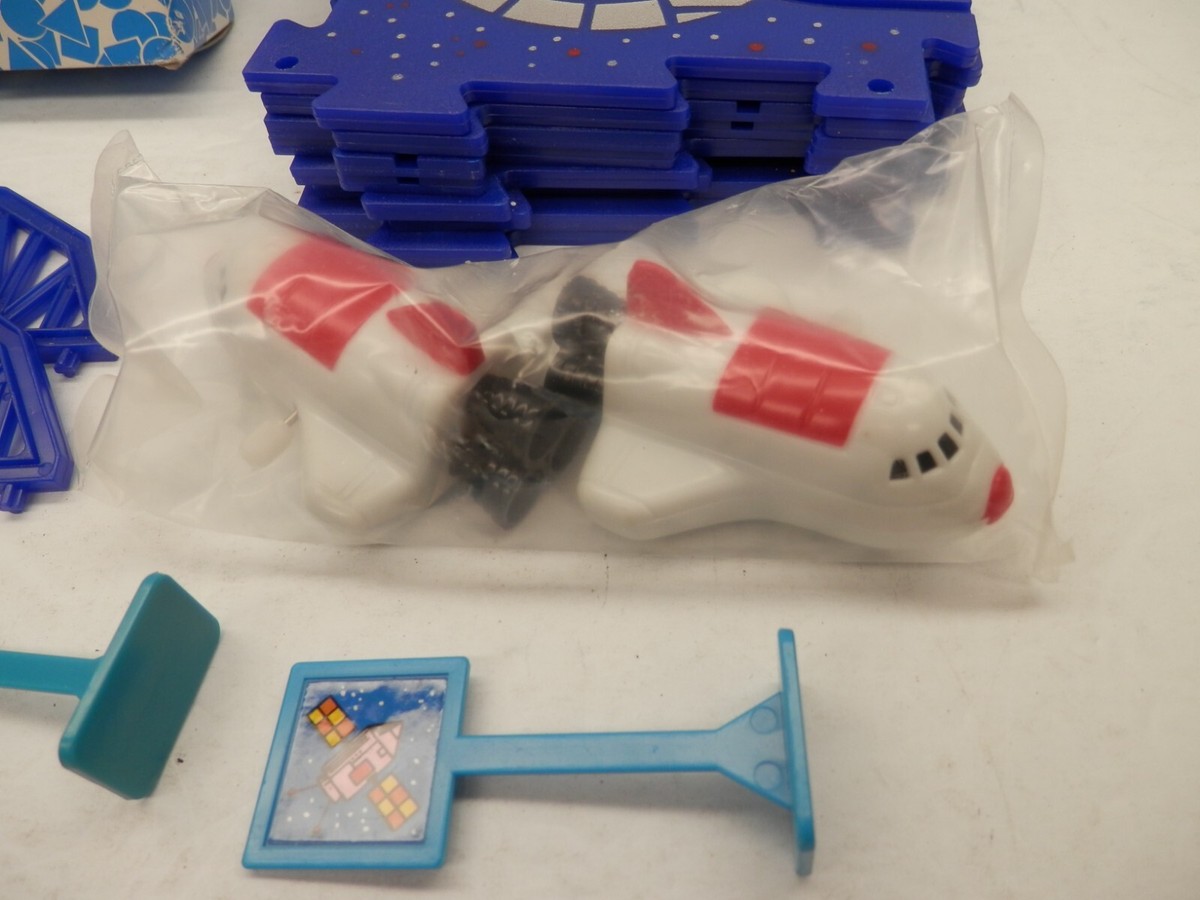 Vintge Avon Space Shuttle Puzzle Racer Set Wind Up Cars w/Puzzle