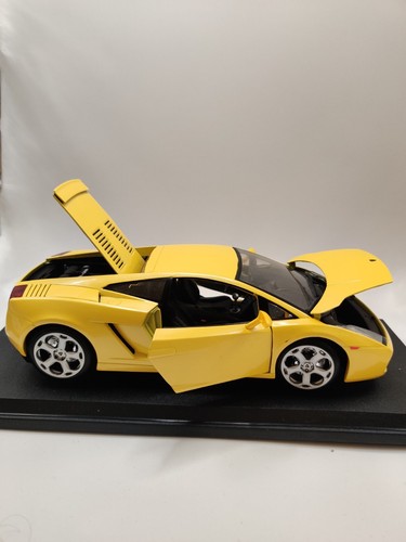 Maisto Lamborghini Gallardo 1:18 Special Edition 2003 – Gold/Yellow - Picture 4 of 6