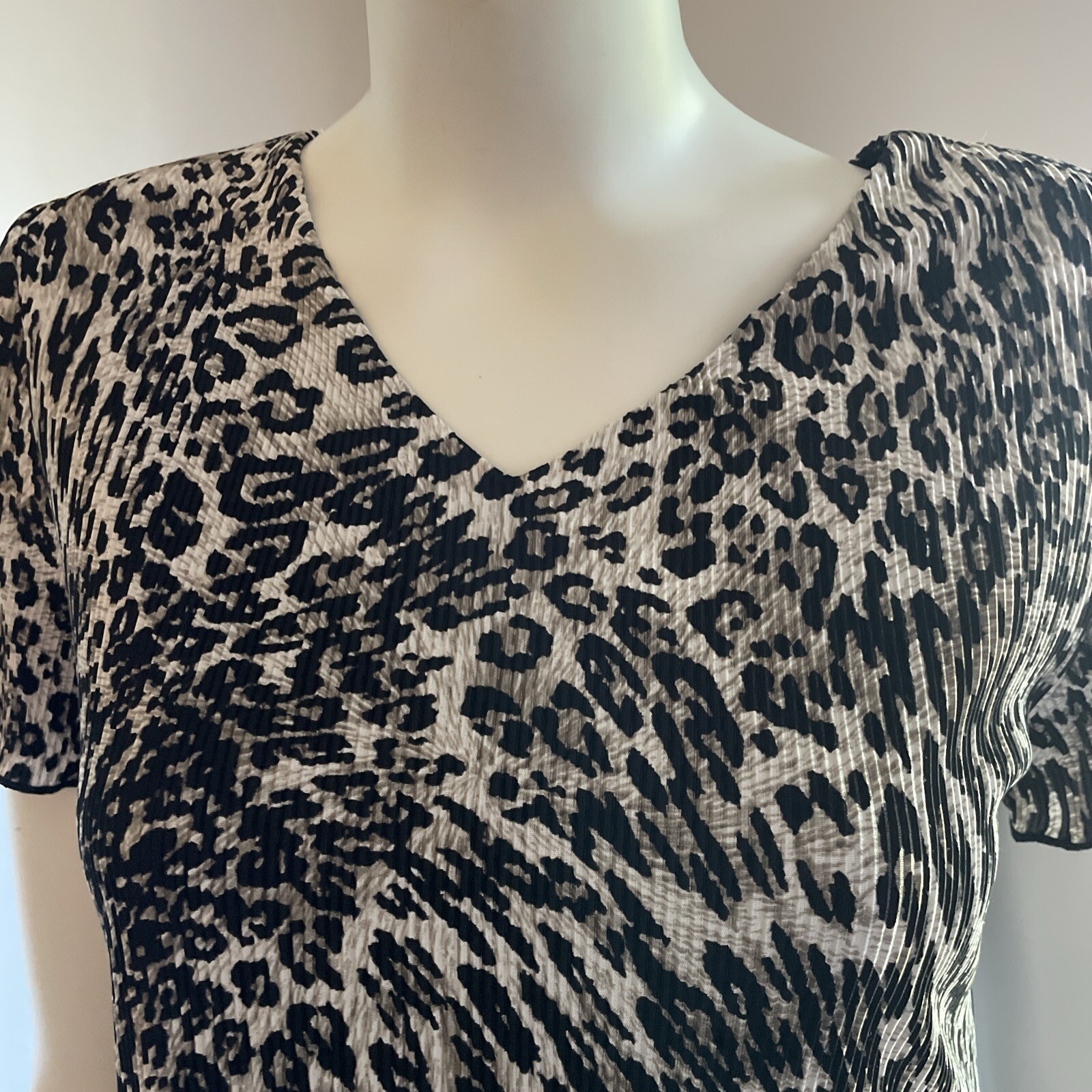 Connected Apparel Anima Print Pullover Stretch Sh… - image 3