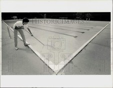 1988 Press Photo Steve Blake, Szot Park Pool Lifeguard cleans Pool in Chicopee