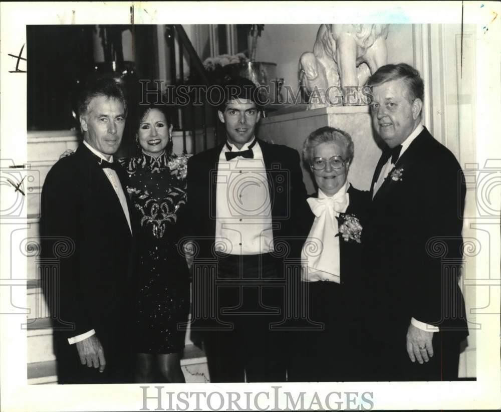 1991 Press Photo Attendees at the Holy Cross Alumni Party - noc69265