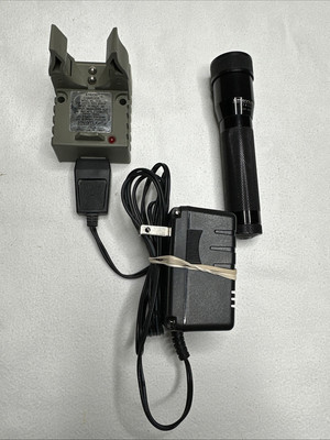 Streamlight Strion Flashlight With Charger -NON WORKING READ
