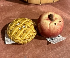 Cracker Barrel Holiday Apple & Pie MINI Salt And Pepper Shaker Set NWT Christmas