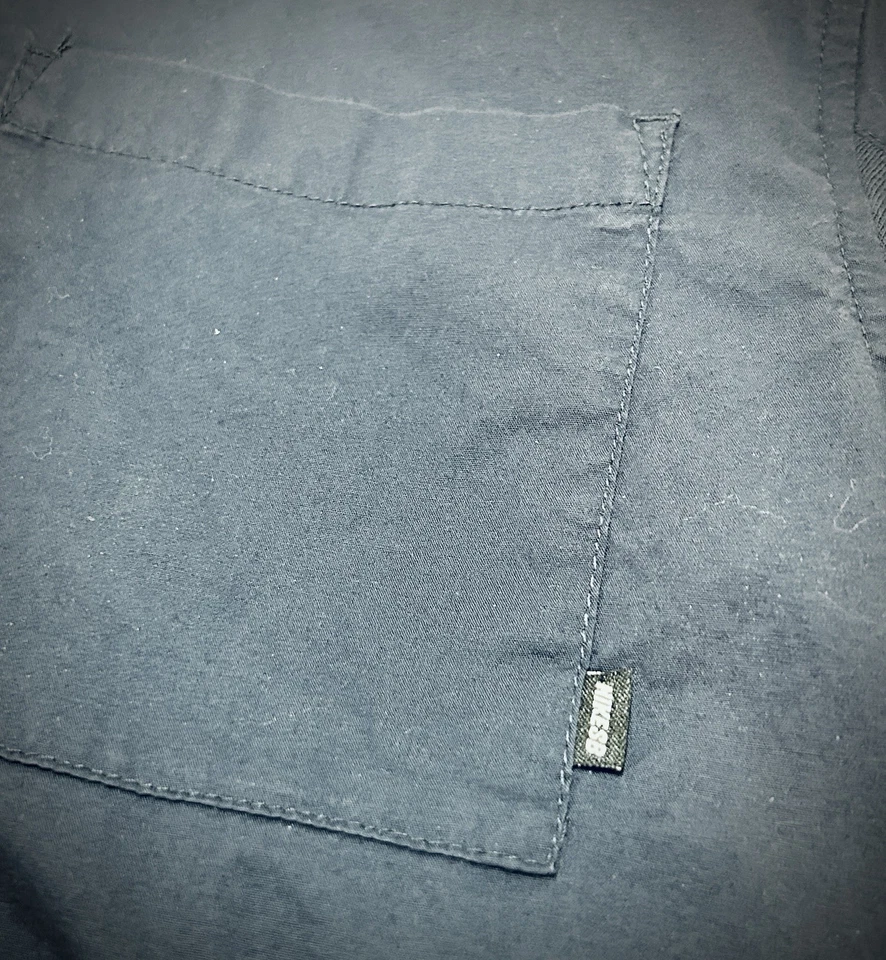 Camisa Nike SB con botones monopatín elástica para hombre mediana azul marino Foto 3 de 4