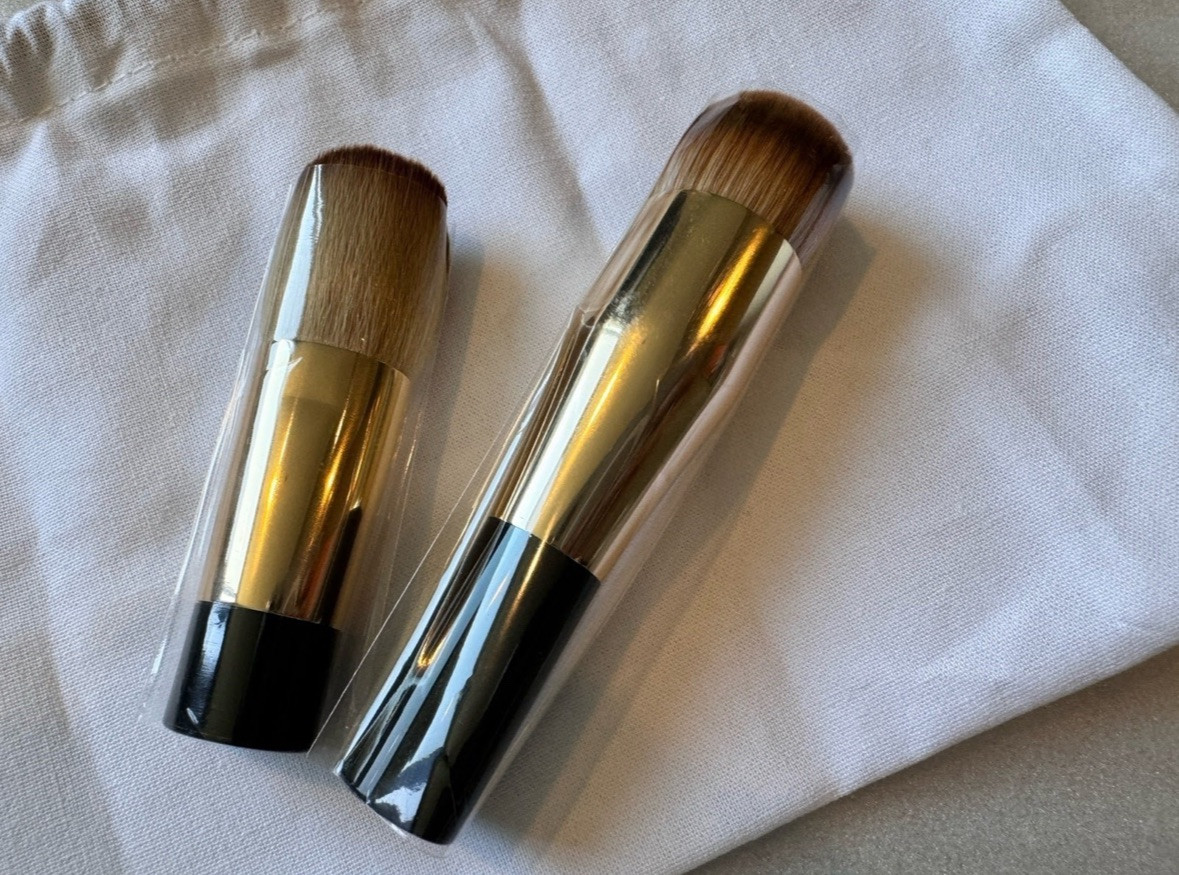2 x Chanel Brush Sublimage L'essence De Teint Set. New. NWOT 100