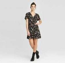 Womens Xhilaration Floral Print Short Sleeve V-Neck Wrap Mini Dress Black Small