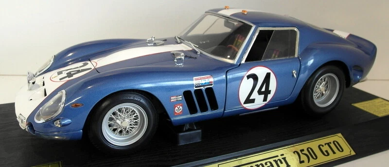 Revell 1/12 Scale Diecast 08855 - Ferrari 250 GTO N3987GT #24 - Blue - Image 4 of 4