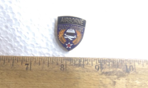 US Army - Airborne Trooper Carrier Pin - Picture 5 of 6