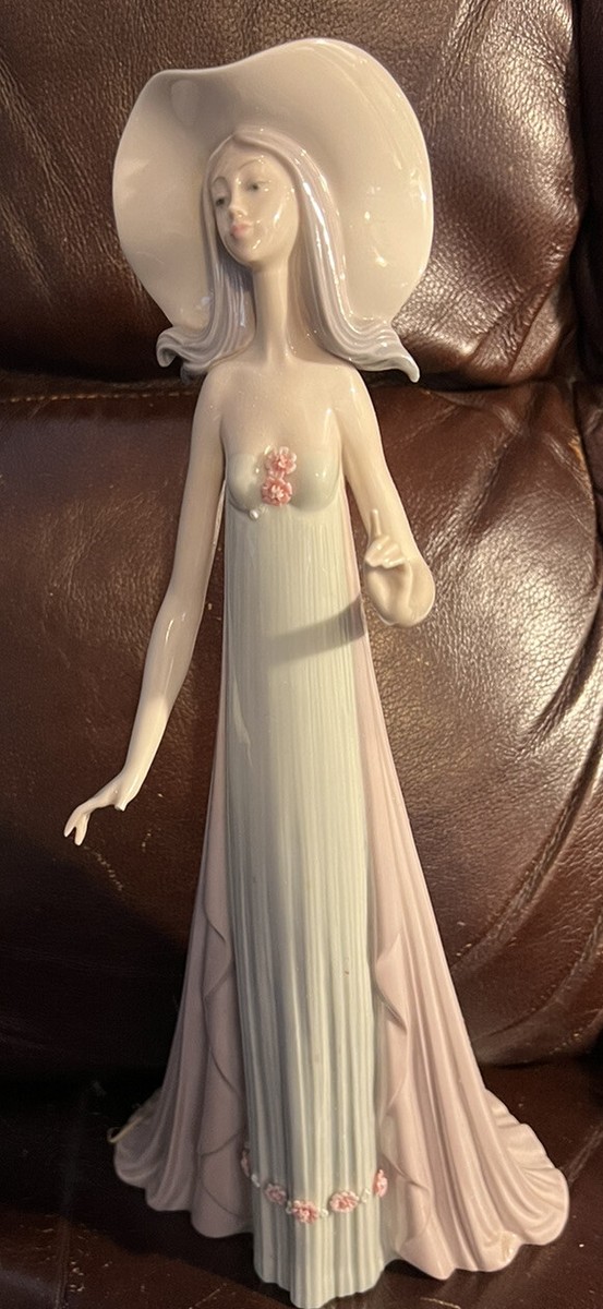 LLADRO リヤドロ 01431 The Debutante Lladro 1431 The Debutante Retired! No Box! Missing Thumb! Great
