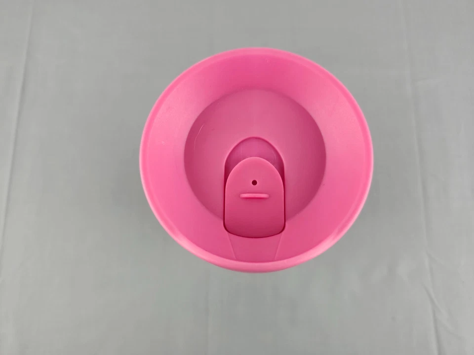 Copo de viagem Lilly Pulitzer acrílico parede dupla 24 oz tampa rosa floral - Imagem 4 de 4