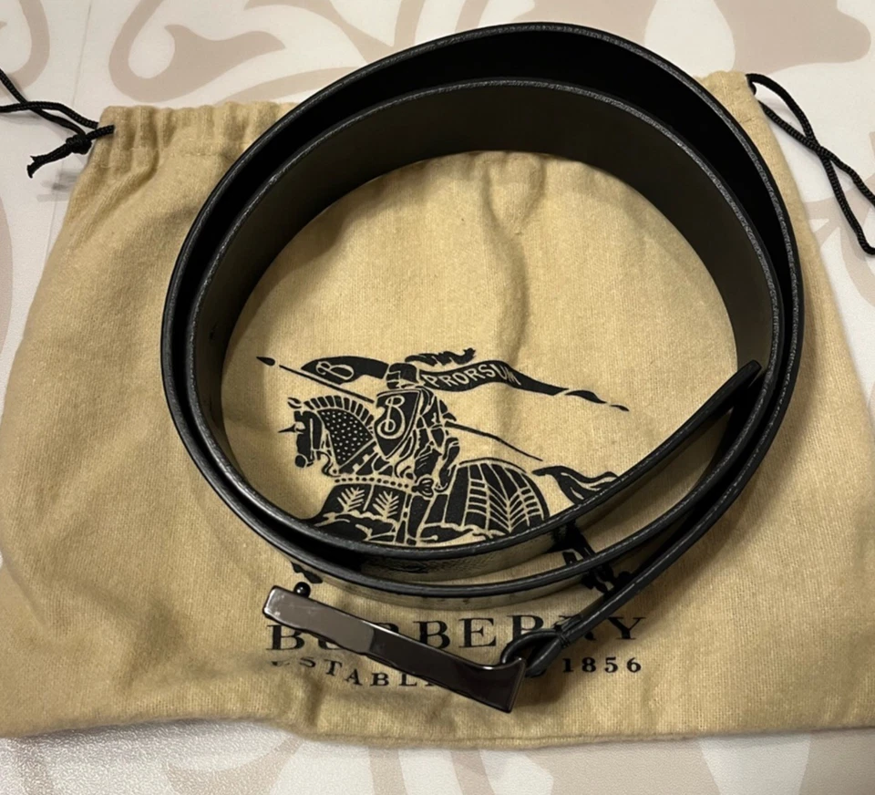 Cinturón Burberry charol púrpura oscuro hebilla a cuadros Nova 36/90 Foto 2 de 4