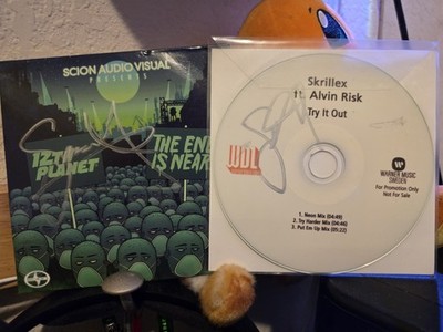 ONE OF A KIND 2 SKRILLEX AUTOGRAPHED DEMO CDs TRY IT OUT 12th PLANET BURST