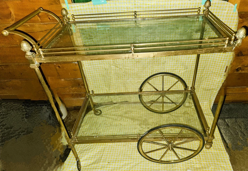 Carro de barra de latón y vidrio de mediados del siglo XX Foto 3 de 4
