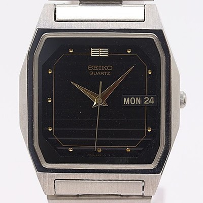 Seiko Square V743-5A00 Quarz Herrenuhr schwarzes Ziffernblatt guter Zustand