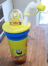 Lot Bob l'éponge 2005 : 1 gobelet + 6 figurines + 3 porte-clefs