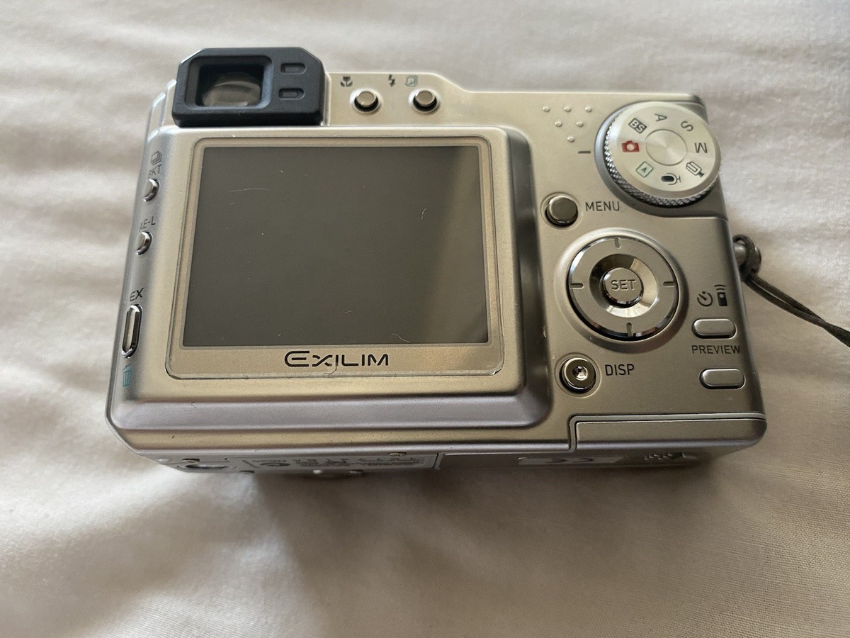 CASIO カシオ EXILIM PRO EX-P600 デジタルカメラ Casio EXILIM Pro EX-P600 6.0MP Digital Camera - Silver for