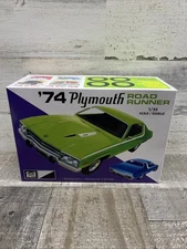 MPC '74 PLYMOUTH ROAD RUNNER 1/25 SCALE MODEL KIT