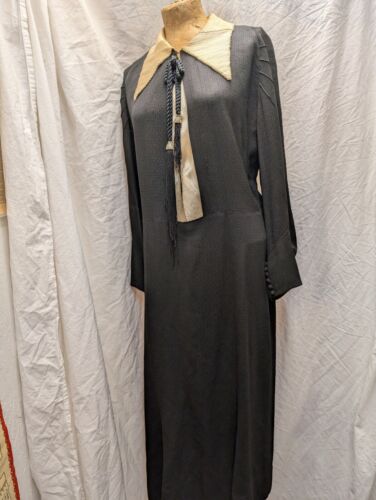1920s Black Textured Rayon & White Accent Art Deco Dress A Registered Design M/L - Picture 9 of 14