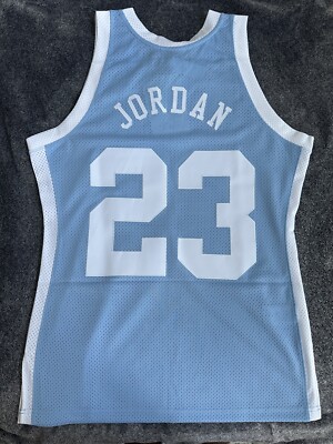Michael Jordan UNC 1983-84 Mitchell & Ness Jersey Size Men's M (40