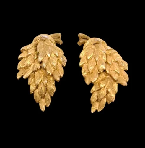 Vintage Gold Tone Lisner Signed Leaf Clip On Earrings Jewelry 
