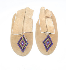 Antique CREE INDIAN FLORAL BEADED MOCCASINS NATIVE AMERICAN 9.25"