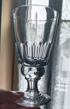 Ancien  grand verre  à absinthe XIX , soufflé taillé à facettes.