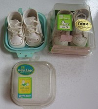 NOS 2 PAIR OF VINTAGE BABY SHOES SOFT SOLES NEWBORN SIZE 0  SIZE 3